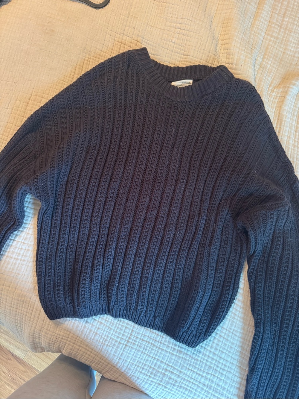 Universal Thread Ribbed Crewneck Sweater in Navy - Picture 2 of 3